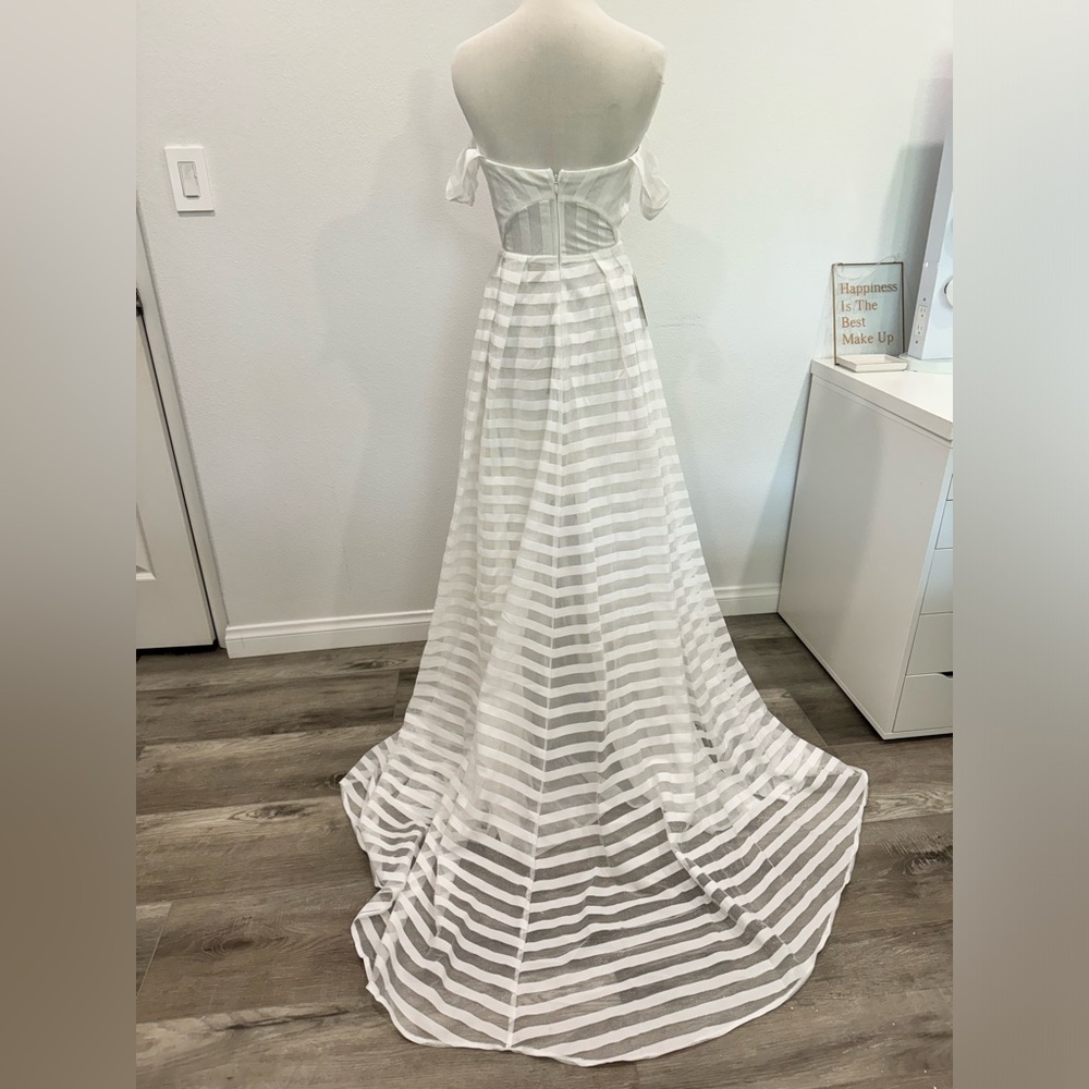 Alamour the Label White Sandy Gown Size S - Picture 10 of 12